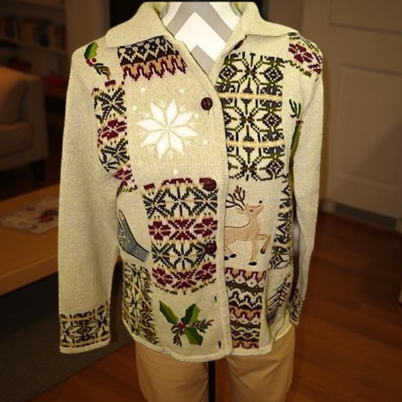 Holiday Sweater with Reindeer and Snowflake Patterns Cardigan Size L - Picture 3 of 14